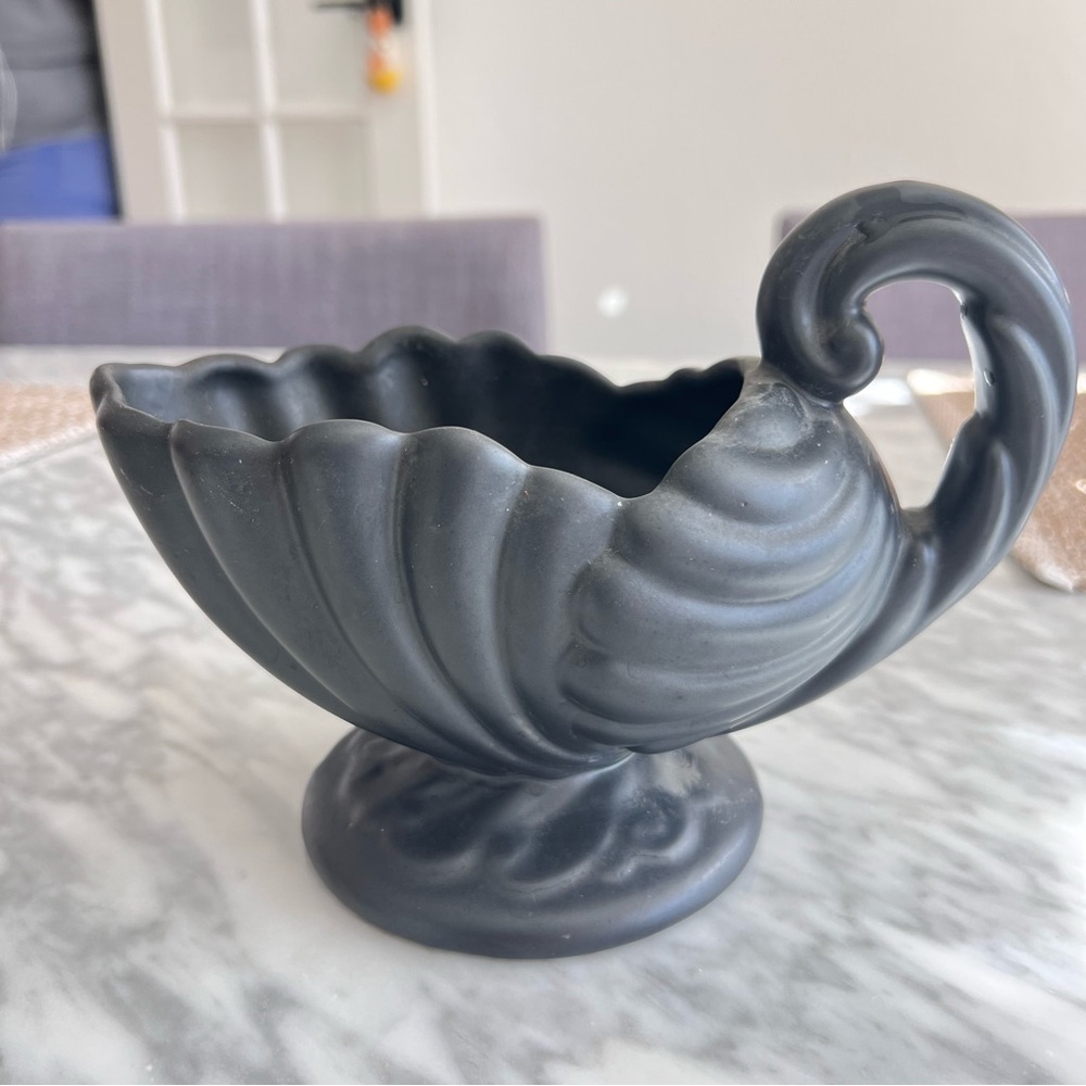 Vintage Matte Black Decorative Shell Pedestal Planter 
8”x6”